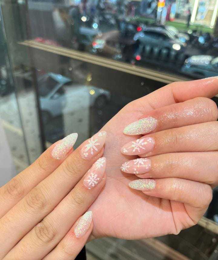 Winter Nail Art Design