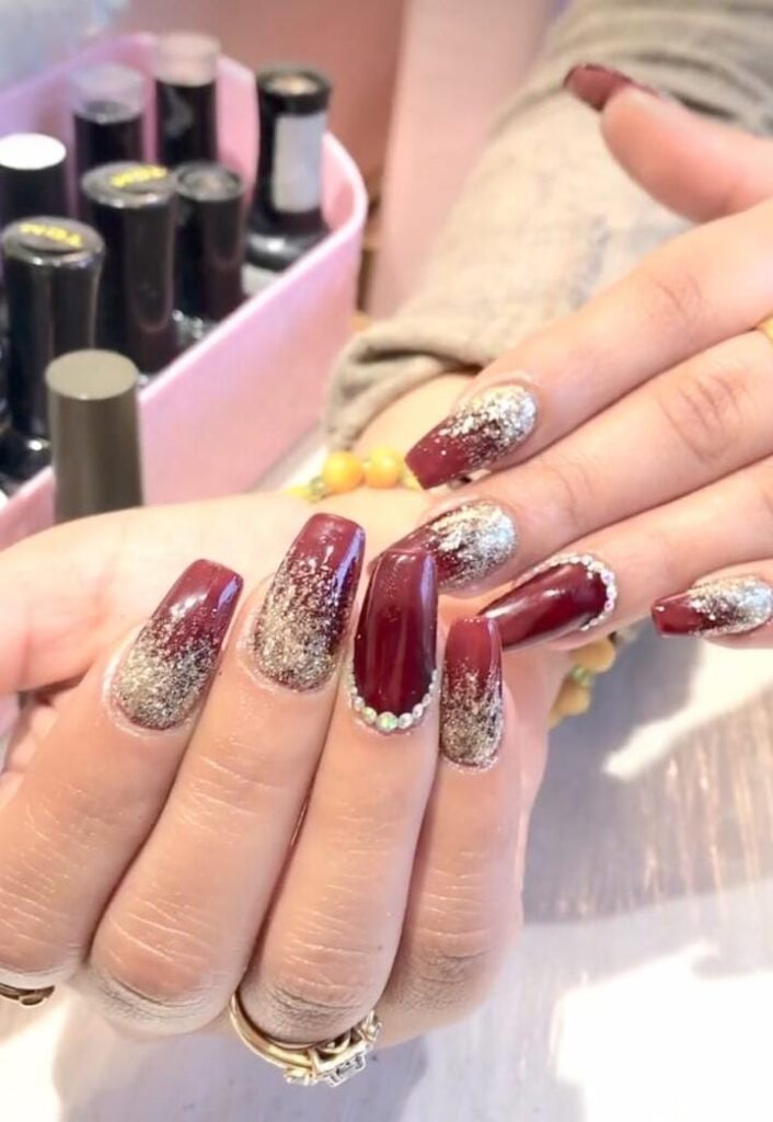 Glittery bridal nail