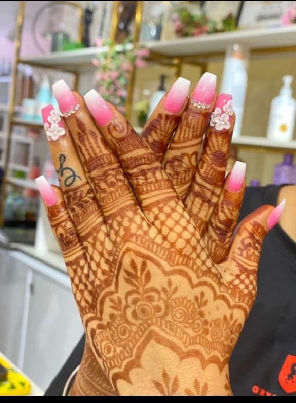 Ombre 3D + stone nail art design